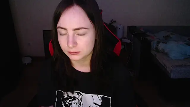 Snapshot of Laralianna chatting on 12/19/25, 10:12 Laralianna online show from 12/19/25, 10:12