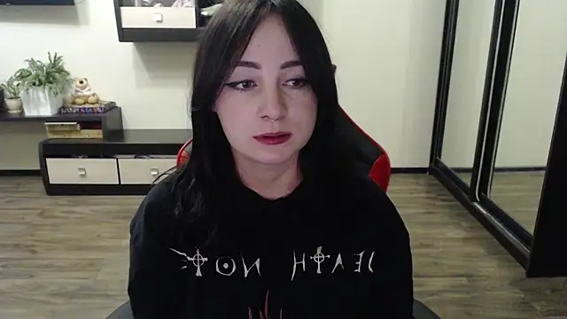Snapshot of Laralianna chatting on 10/04/25, 05:47 Laralianna online show from 10/04/25, 05:47