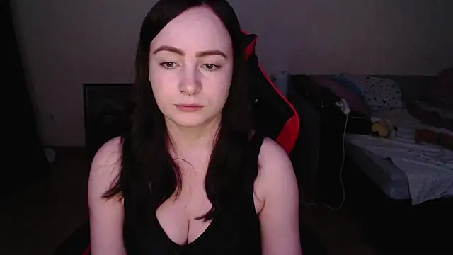 Snapshot of Laralianna chatting on 02/22/26, 10:44 Laralianna online show from 02/22/26, 10:44