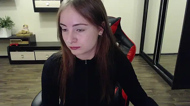 Snapshot of Laralianna chatting on 09/12/25, 12:55 Laralianna online show from 09/12/25, 12:55