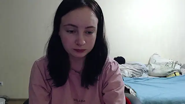Snapshot of Laralianna chatting on 10/22/25, 04:17 Laralianna online show from 10/22/25, 04:17