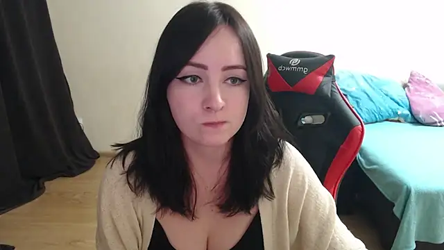Snapshot of Laralianna chatting on 10/27/25, 05:58 Laralianna online show from 10/27/25, 05:58