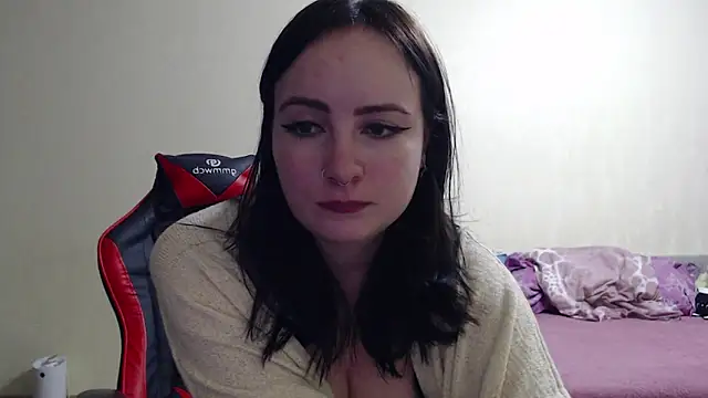 Snapshot of Laralianna chatting on 10/24/25, 06:40 Laralianna online show from 10/24/25, 06:40