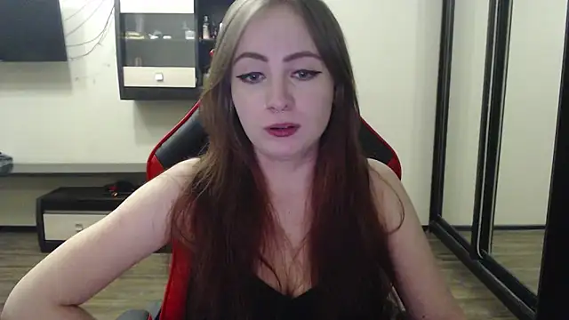 Snapshot of Laralianna chatting on 02/18/25, 06:47 Laralianna online show from 02/18/25, 06:47