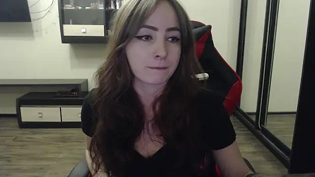 Snapshot of Laralianna chatting on 02/25/25, 04:04 Laralianna online show from 02/25/25, 04:04