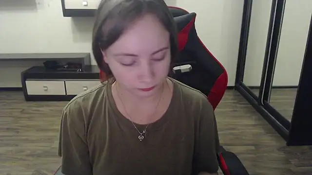 Snapshot of Laralianna chatting on 03/18/25, 02:50 Laralianna online show from 03/18/25, 02:50