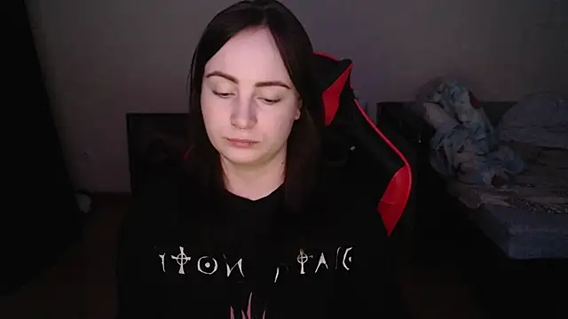 Laralianna online show from 12/18/25, 10:57