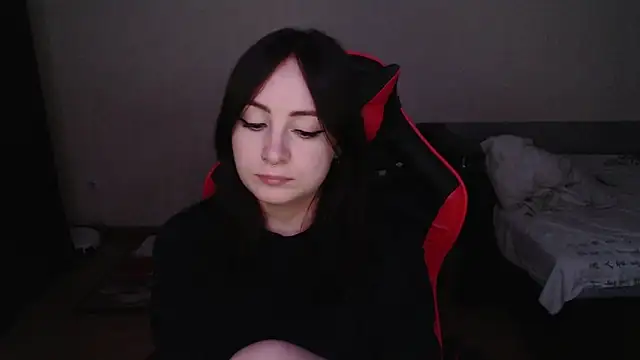 Laralianna online show from 11/10/25, 12:26