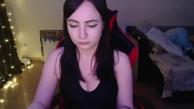 Snapshot of Laralianna chatting on 01/08/26, 04:29 Laralianna online show from 01/08/26, 04:29