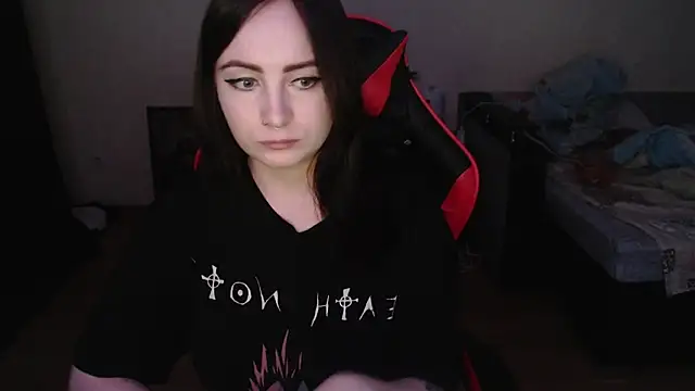 Laralianna online show from 12/17/25, 04:23