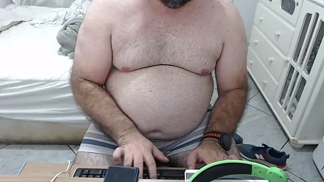 Snapshot of MysterBearMG chatting on 10/06/25, 11:16 MysterBearMG online show from 10/06/25, 11:16