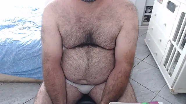 Snapshot of MysterBearMG chatting on 12/17/25, 02:00 MysterBearMG online show from 12/17/25, 02:00