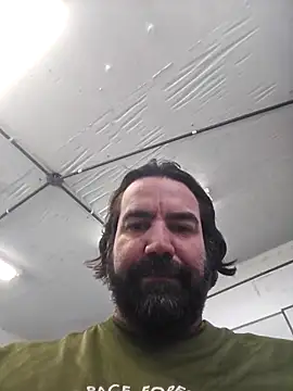 Snapshot of MysterBearMG chatting on 10/28/25, 03:44 MysterBearMG online show from 10/28/25, 03:44