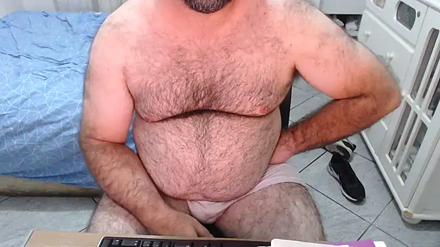 Snapshot of MysterBearMG chatting on 12/14/25, 10:59 MysterBearMG online show from 12/14/25, 10:59