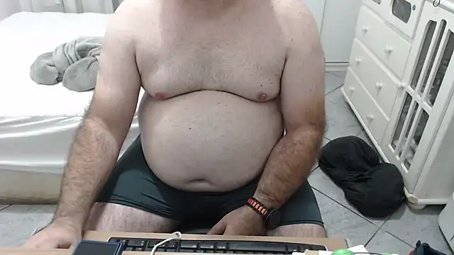 Snapshot of MysterBearMG chatting on 10/03/25, 12:03 MysterBearMG online show from 10/03/25, 12:03