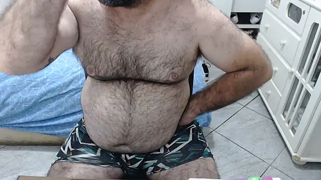 Snapshot of MysterBearMG chatting on 12/18/25, 02:05 MysterBearMG online show from 12/18/25, 02:05