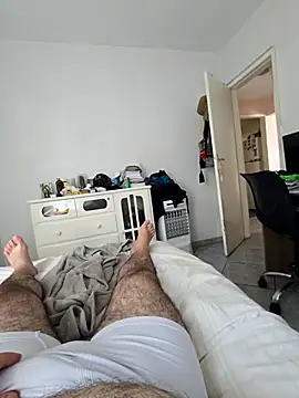 Snapshot of MysterBearMG chatting on 09/14/25, 04:29 MysterBearMG online show from 09/14/25, 04:29