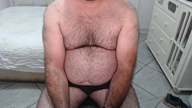 Snapshot of MysterBearMG chatting on 11/25/25, 12:33 MysterBearMG online show from 11/25/25, 12:33