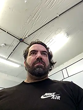 Snapshot of MysterBearMG chatting on 09/16/25, 02:40 MysterBearMG online show from 09/16/25, 02:40