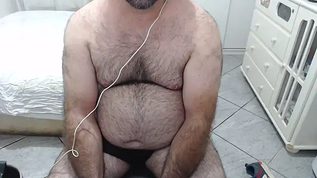 Snapshot of MysterBearMG chatting on 11/26/25, 12:32 MysterBearMG online show from 11/26/25, 12:32