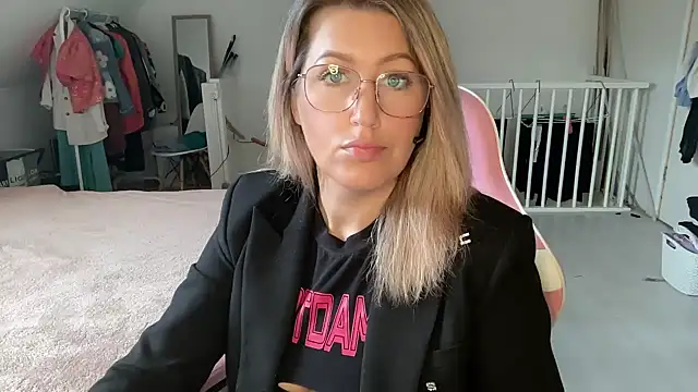 TessToy online show from 11/06/25, 08:29