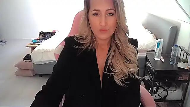Snapshot of TessToy chatting on 03/18/25, 11:44 TessToy online show from 03/18/25, 11:44