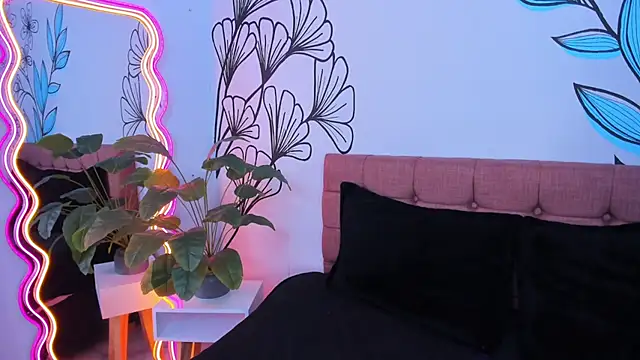 Snapshot of Sweet_Ariadna_ chatting on 03/08/25, 03:02 Sweet Ariadna online show from 03/08/25, 03:02