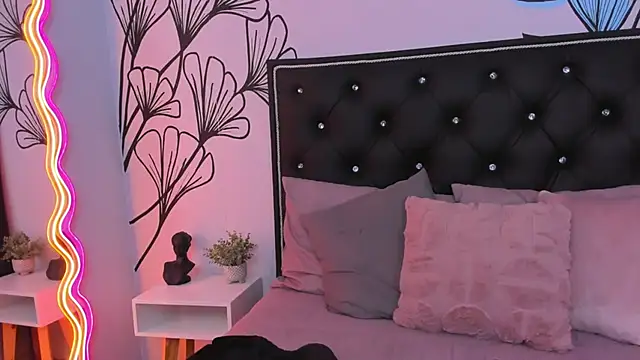 Snapshot of Sweet_Ariadna_ chatting on 07/01/26, 12:27 Sweet Ariadna online show from 07/01/26, 12:27