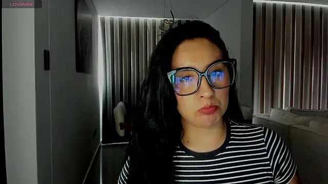 AnushaKumari online show from 12/17/25, 05:29