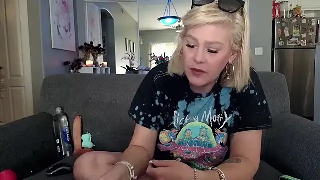 Snapshot of Lexi_Shocker chatting on 01/15/26, 06:44 Lexi Shocker online show from 01/15/26, 06:44