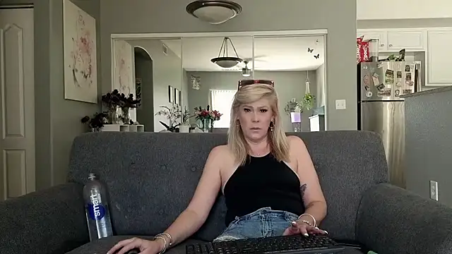 Lexi Shocker online show from 11/06/25, 06:56