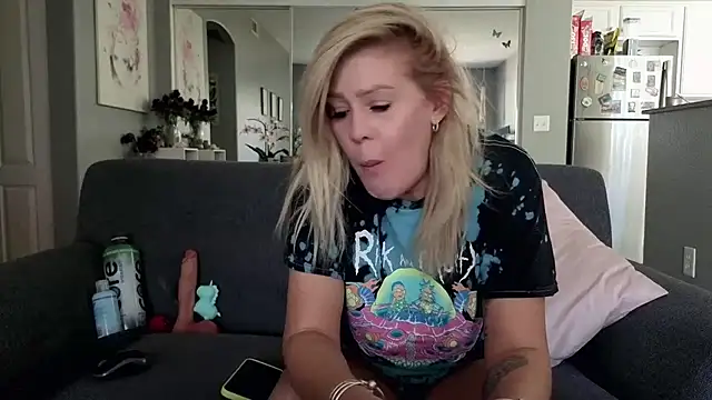 Snapshot of Lexi_Shocker chatting on 09/16/25, 05:25 Lexi Shocker online show from 09/16/25, 05:25