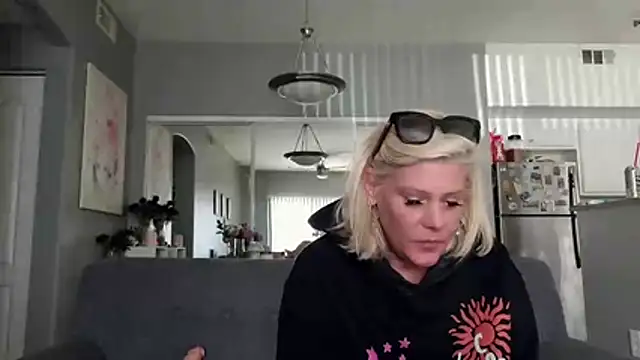 Snapshot of Lexi_Shocker chatting on 03/04/26, 09:22 Lexi Shocker online show from 03/04/26, 09:22