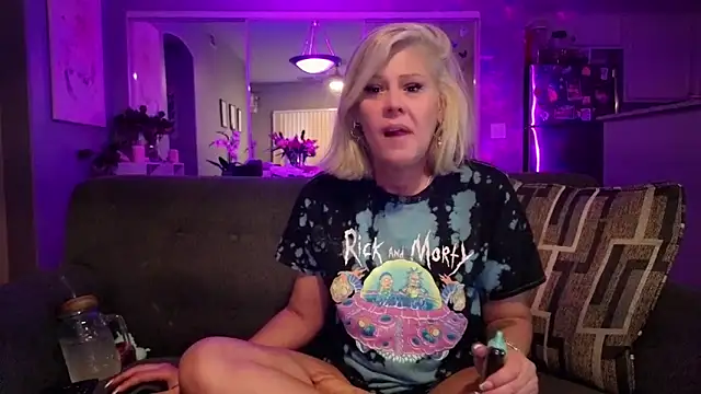 Snapshot of Lexi_Shocker chatting on 02/10/26, 04:22 Lexi Shocker online show from 02/10/26, 04:22