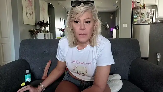 Lexi Shocker online show from 05/10/26, 05:48