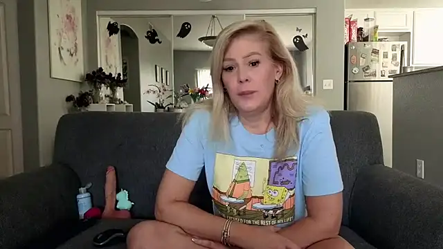 Snapshot of Lexi_Shocker chatting on 09/20/25, 05:51 Lexi Shocker online show from 09/20/25, 05:51