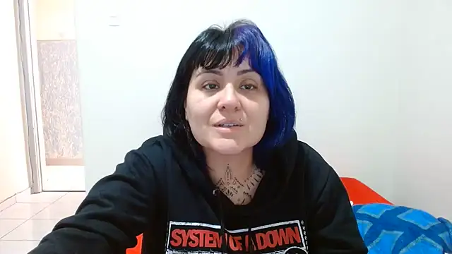 Snapshot of vaholiver chatting on 06/21/26, 04:02 vaholiver online show from 06/21/26, 04:02