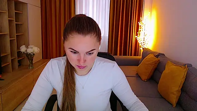  Mia Adams online show from 10/10/25, 09:54