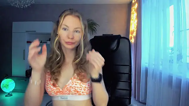 Cuddle Cat online show from 11/22/25, 06:34