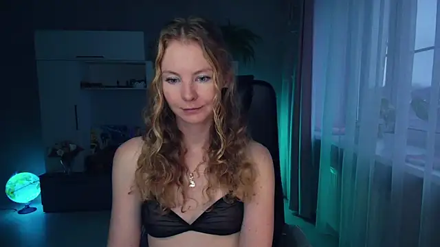 Cuddle Cat online show from 11/16/25, 05:23