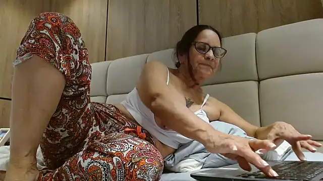 Snapshot of martha_mature chatting on 02/19/25, 12:03 martha mature online show from 02/19/25, 12:03