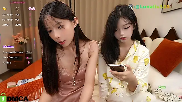 Snapshot of Luna520 chatting on 10/09/25, 12:06 Luna520 online show from 10/09/25, 12:06