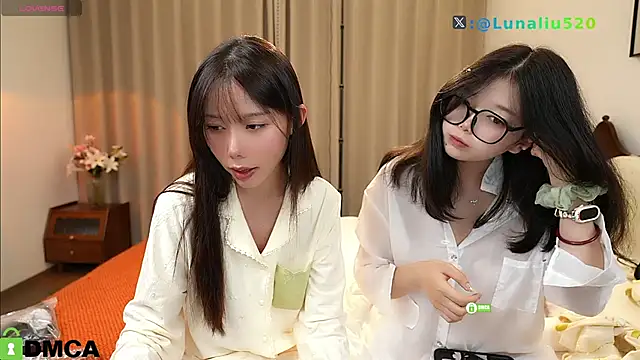 Snapshot of Luna520 chatting on 10/10/25, 01:23 Luna520 online show from 10/10/25, 01:23