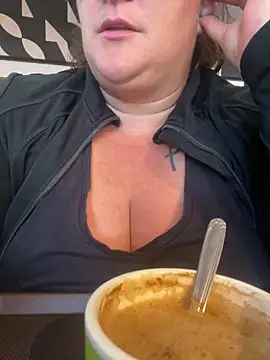 Snapshot of sweeti_Em chatting on 09/30/25, 03:07 sweeti Em online show from 09/30/25, 03:07