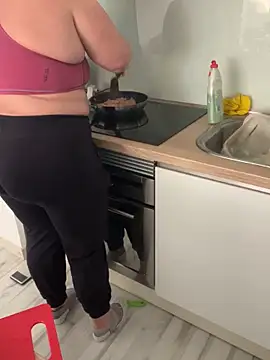 sweeti Em online show from 04/14/26, 04:01