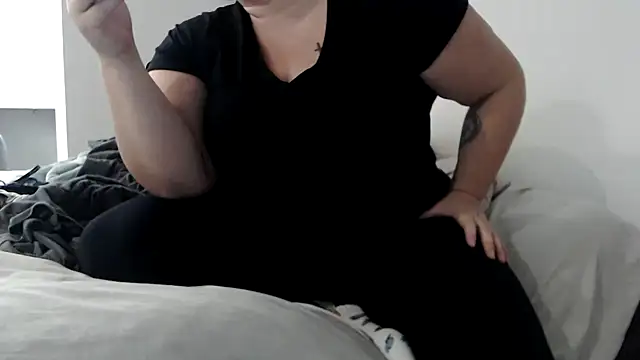 sweeti Em online show from 11/17/25, 04:55