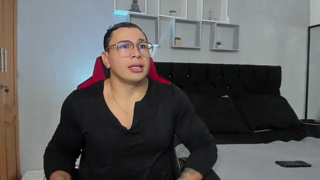 tyler hank01 online show from 12/02/25, 02:34