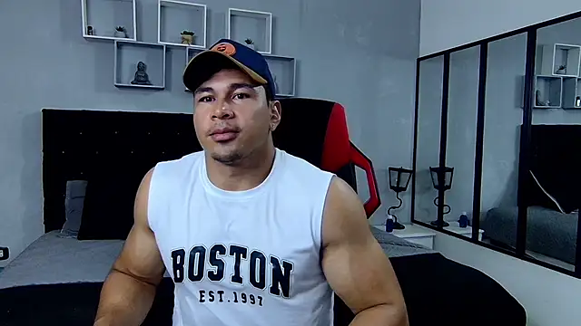 Snapshot of tyler_hank01 chatting on 02/01/25, 01:02 tyler hank01 online show from 02/01/25, 01:02