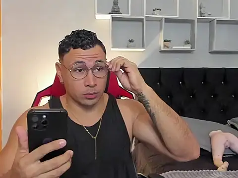 tyler hank01 online show from 04/16/26, 01:39