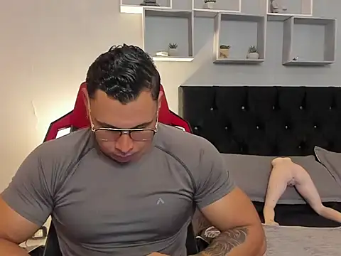 tyler hank01 online show from 04/15/26, 12:38